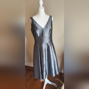 Jones Wear Silver Gray Cocktail Dress Beaded Waist V-neck Size 10 Sleeveless